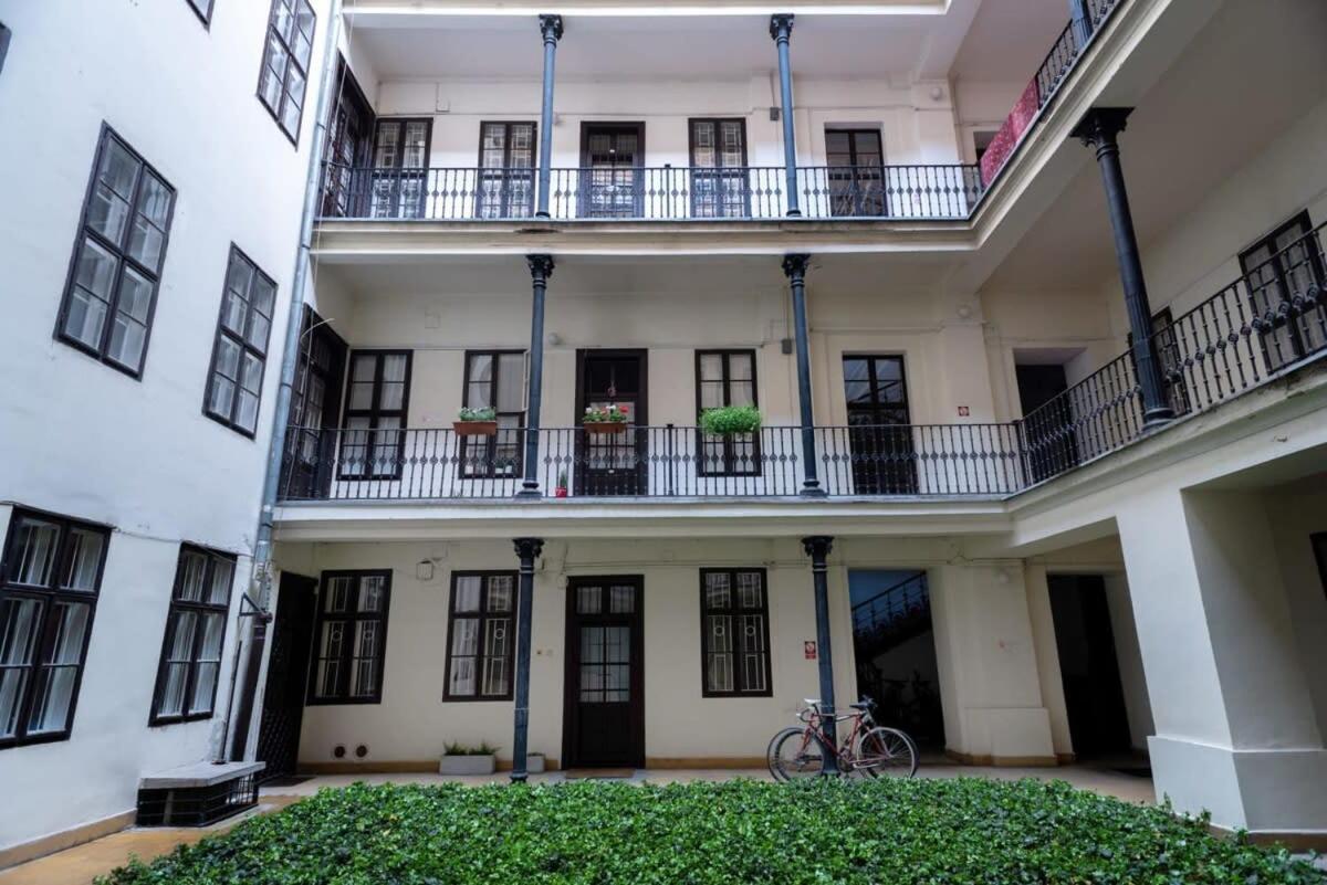 Lovely Downtown Apartment Close To The Basilica Budapeszt Zewnętrze zdjęcie