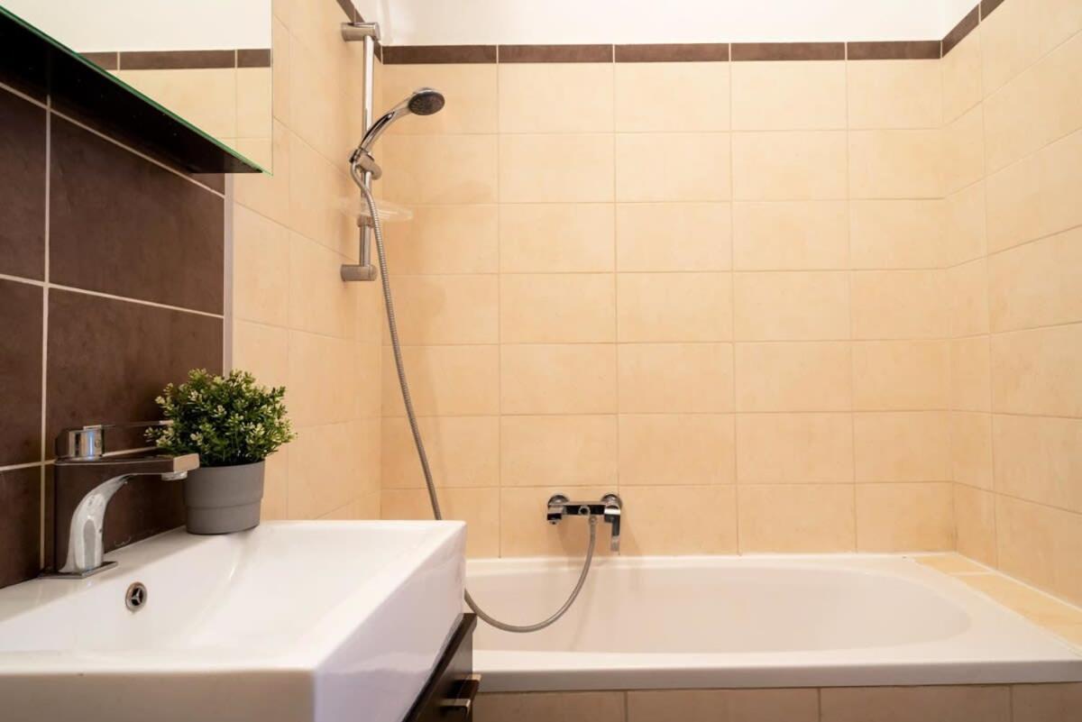 Lovely Downtown Apartment Close To The Basilica Budapeszt Zewnętrze zdjęcie